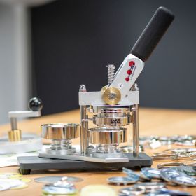 Buttonmaschine Flexi inkl. Stempelsatz 59 mm Buttonmaschine Flexi inkl. Stempelsatz 59 mm-image