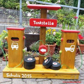 IMG91605_18887 Kiga Tankstelle aus Holz-image