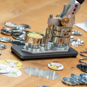 Buttonmaschine Flexi inkl. Stempelsatz 59 mm-image